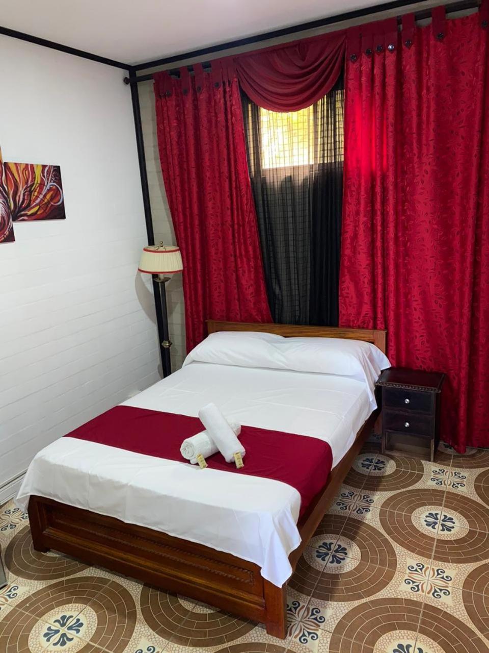 Hollywood Paradise Hotel Rionegro Exterior photo